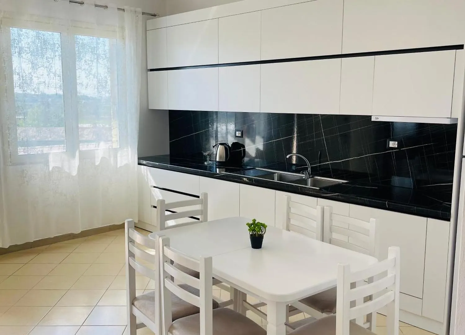 펜션 Blendi Guest House 골렘